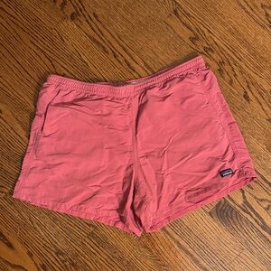 Patagonia 3” baggie shorts pink Women’s large
